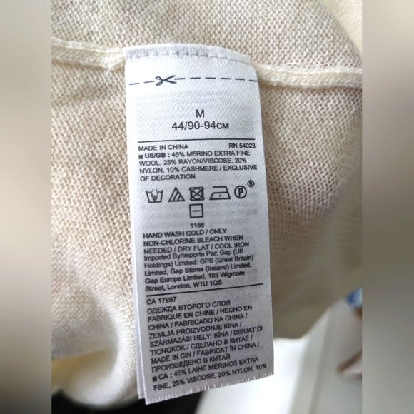 NWOT Banana Republic Italian Merino Wool Sweater - Picture 5 of 5